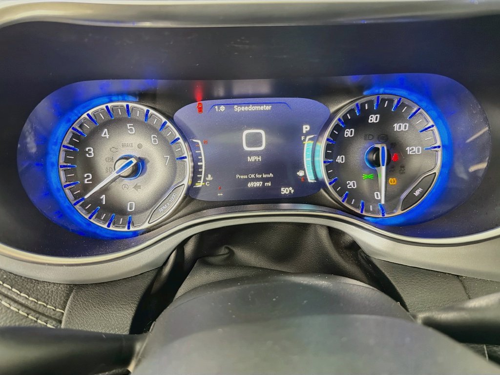 Used 2025 Chrysler Pacifica Limited FWD image 12