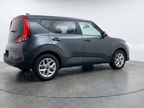 Used 2025 Kia Soul LX w/ LX Technology Package FWD image 9