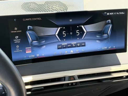 Certified 2024 BMW iX xDrive50 w/ Premium Package AWD/4WD image 33