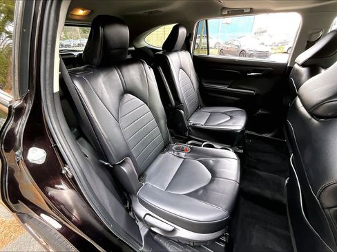 Certified 2022 Toyota Highlander XLE image 20
