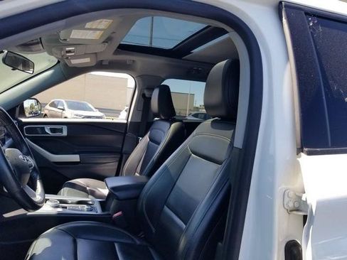 Used 2021 Ford Explorer XLT w/ Equipment Group 202A AWD/4WD image 13