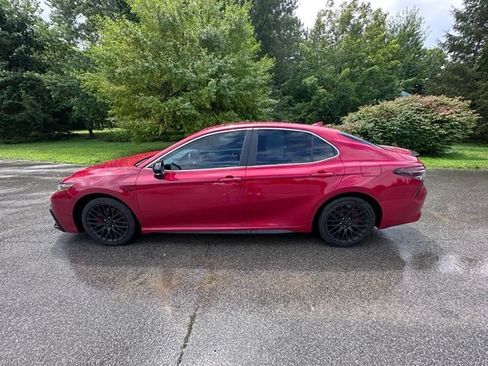Used 2022 Toyota Camry SE FWD image 6
