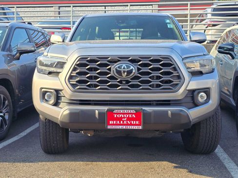 Certified 2021 Toyota Tacoma TRD Off-Road w/ TRD Premium Off Road Package AWD/4WD image 2