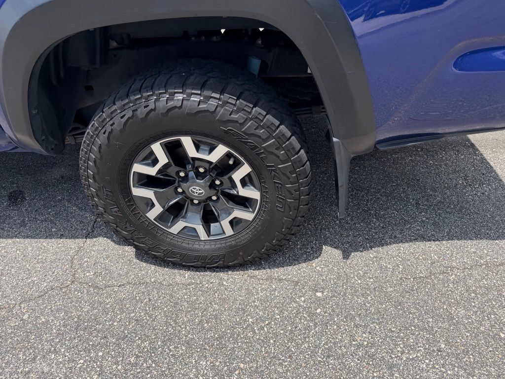 Used 2022 Toyota Tacoma TRD Off-Road w/ Technology Package AWD/4WD image 8