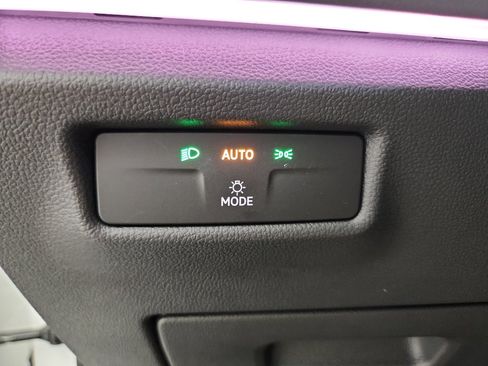 New 2025 Volkswagen Tiguan SE R-Line image 11