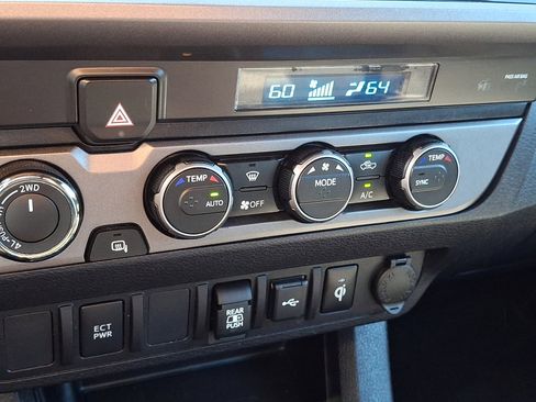 Used 2022 Toyota Tacoma TRD Off-Road AWD/4WD image 29