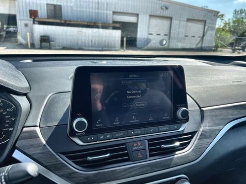 Used 2025 Nissan Altima 2.5 SV image 13