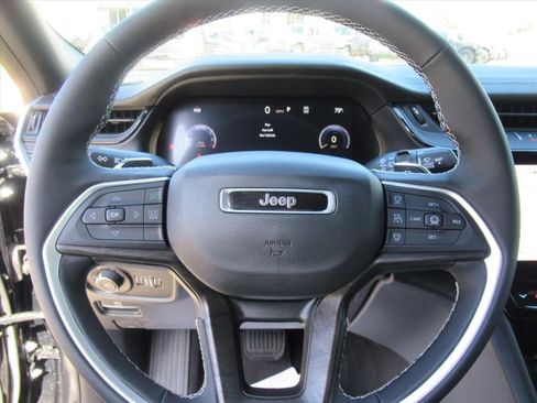 New 2026 Jeep Grand Cherokee Limited w/ Luxury Tech Group II RWD image 21