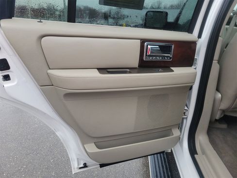 Used 2013 Lincoln Navigator 4WD w/ HD Trailer Tow Pkg image 16