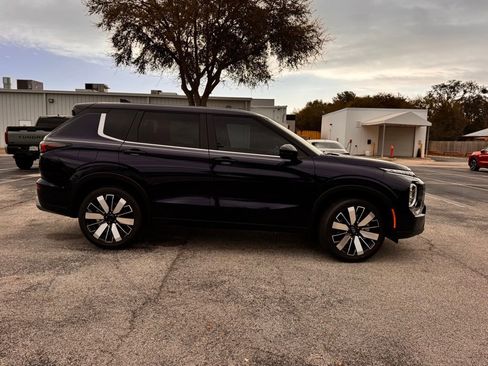 New 2026 Mitsubishi Outlander SE image 9