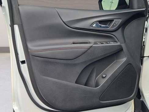 Used 2022 Chevrolet Equinox RS w/ Infotainment Package FWD image 18