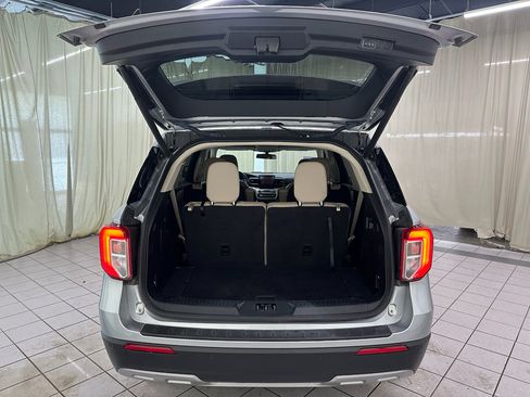 Used 2020 Ford Explorer XLT w/ Equipment Group 202A image 8