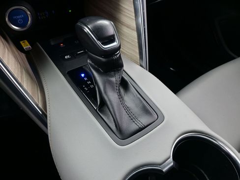 Used 2022 Toyota Venza XLE image 22