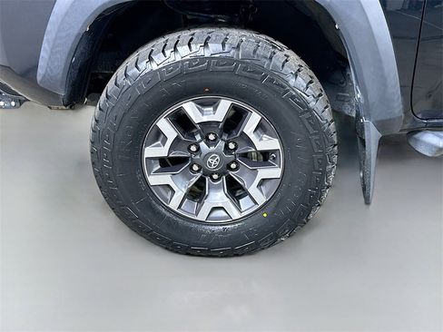Used 2020 Toyota Tacoma TRD Off-Road image 7