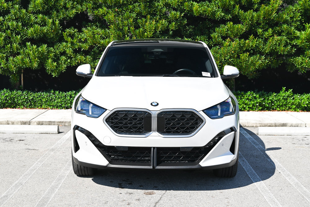 Used 2025 BMW X2 xDrive28i AWD/4WD image 2