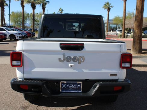 Used 2023 Jeep Gladiator Overland image 4