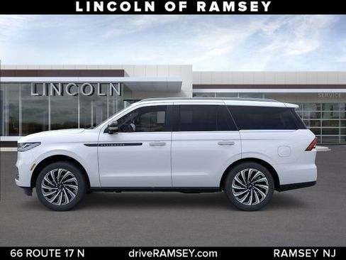 New 2025 Lincoln Navigator Black Label AWD/4WD image 3