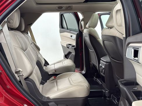 Used 2020 Ford Explorer Platinum w/ Premium Technology Package image 18