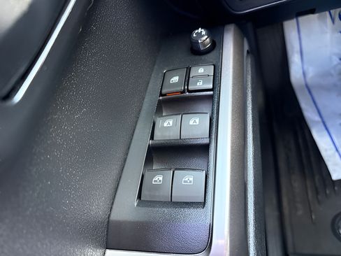 Used 2023 Toyota Tacoma SR5 AWD/4WD image 17