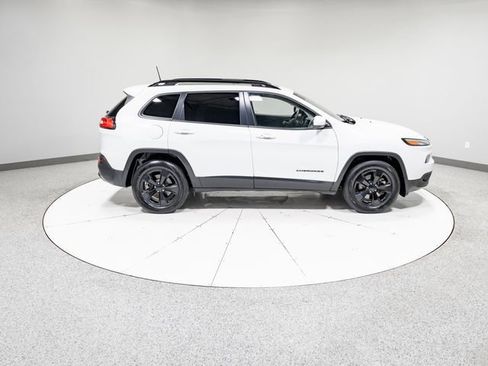 Used 2017 Jeep Cherokee High Altitude image 31