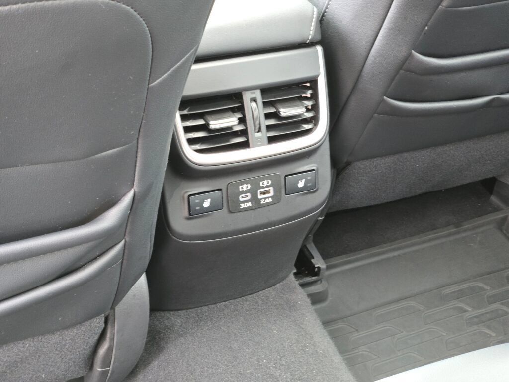Used 2025 Subaru Outback Limited AWD/4WD image 18