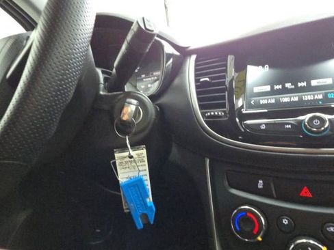 Used 2017 Chevrolet Trax LS image 29