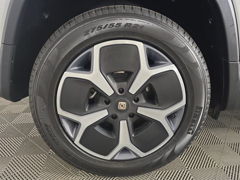 Used 2024 Rivian R1T Adventure Dual AWD/4WD image 11