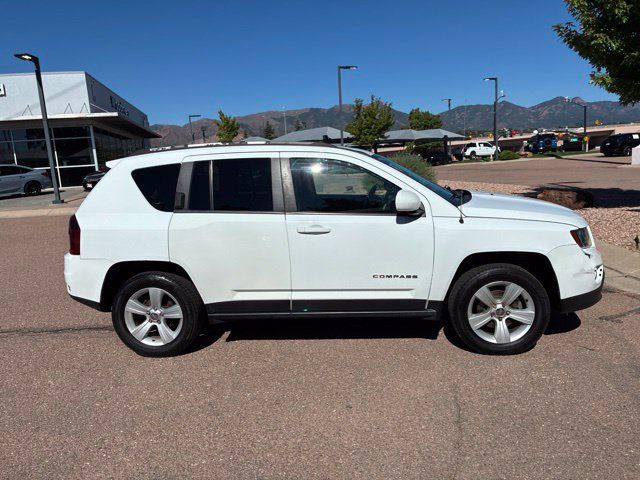 Used 2017 Jeep Compass Latitude AWD/4WD image 8
