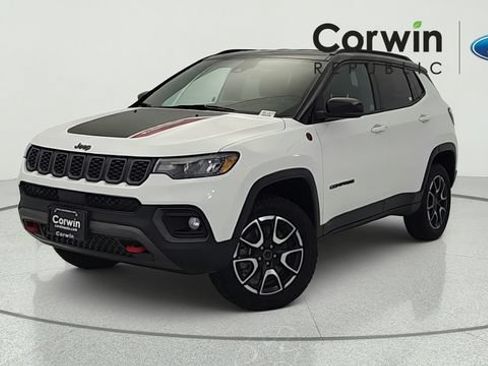 Used 2025 Jeep Compass Trailhawk AWD/4WD image 1
