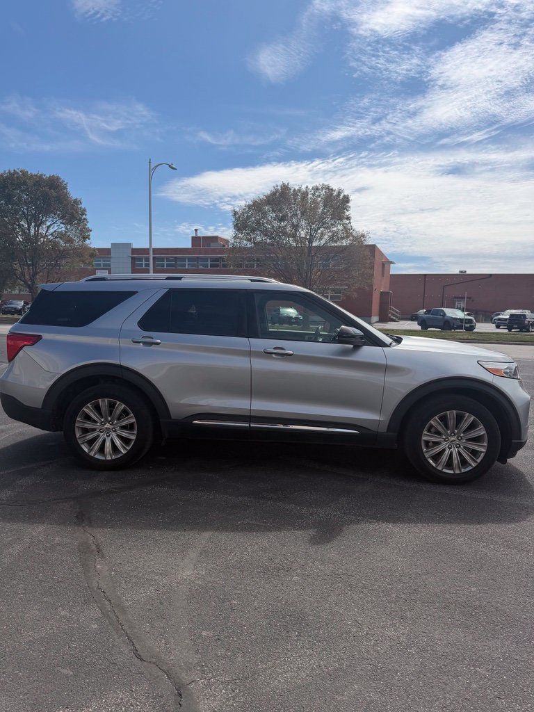 Used 2020 Ford Explorer Limited AWD/4WD image 6