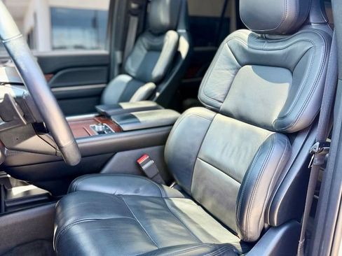 Used 2021 Lincoln Navigator Reserve AWD/4WD image 11