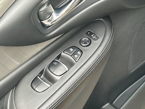 Used 2018 Nissan Murano SL w/ Moonroof Package image 12