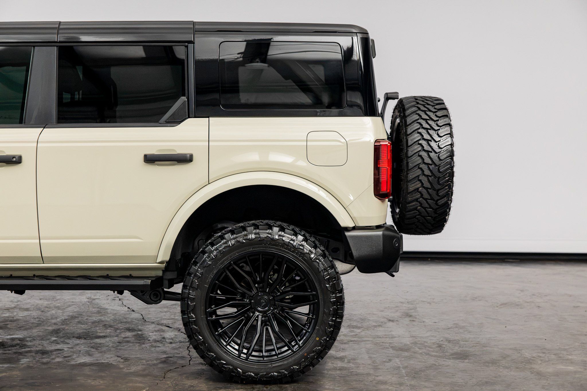 Used 2025 Ford Bronco Outer Banks AWD/4WD image 13