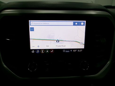 Certified 2023 GMC Acadia SLT w/ Preferred Package image 5