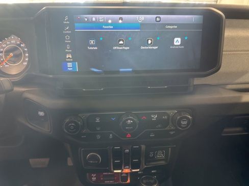 Used 2024 Jeep Wrangler Willys image 5