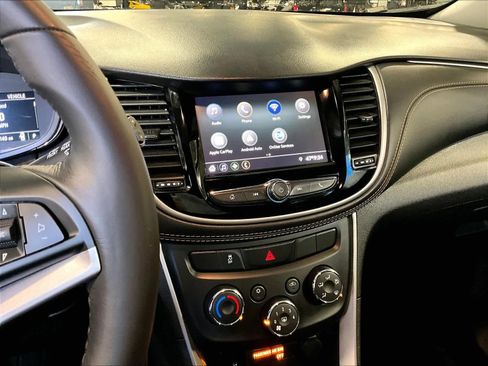 Used 2022 Chevrolet Trax LT w/ LT Convenience Package image 19