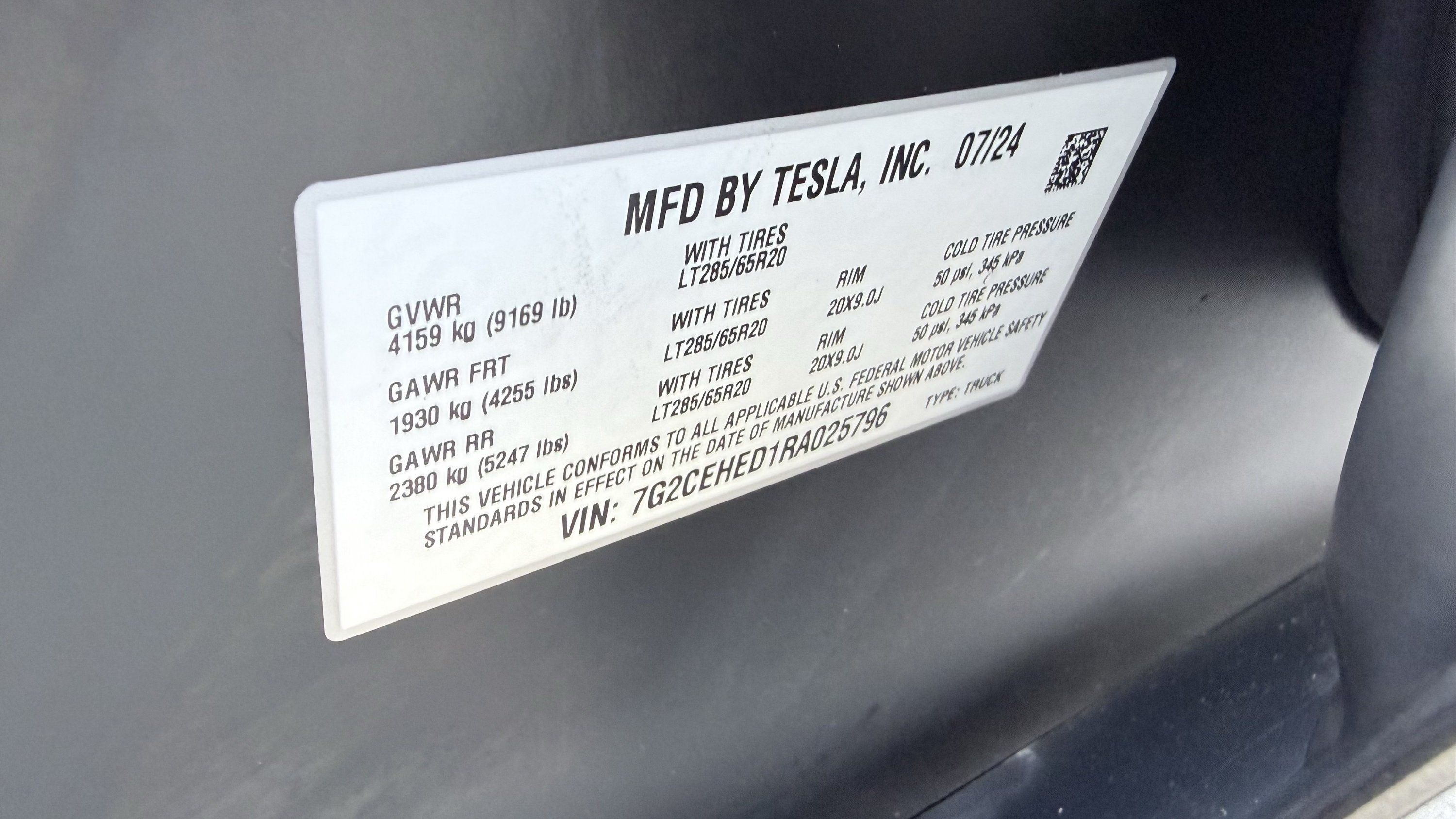 Used 2024 Tesla Cybertruck AWD Crew Cab image 25