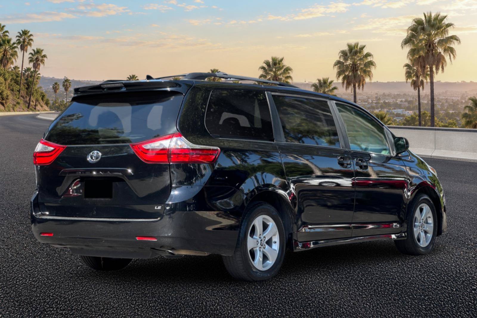 Used 2020 Toyota Sienna LE FWD image 4
