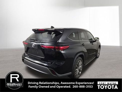 Used 2022 Toyota Highlander Platinum AWD/4WD image 6