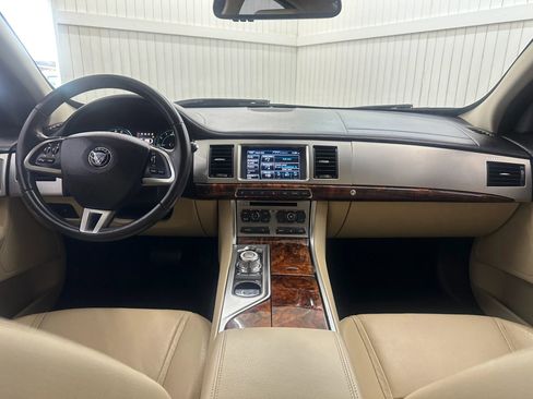 Used 2015 Jaguar XF Premium image 17