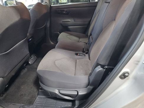 Used 2025 Toyota Highlander LE image 14