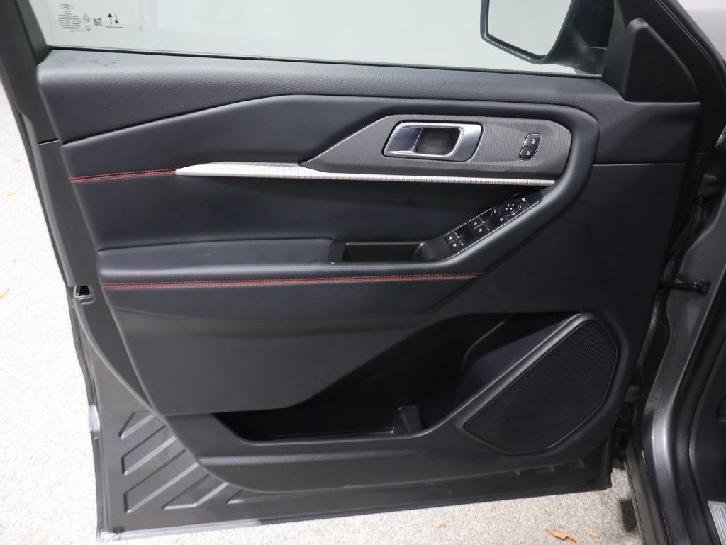 Used 2025 Ford Explorer ST-Line AWD/4WD image 12