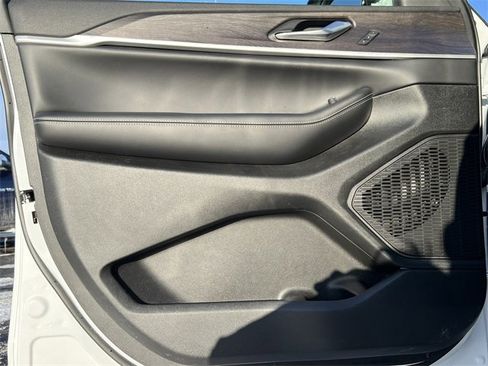 New 2025 Jeep Grand Cherokee L Limited image 15