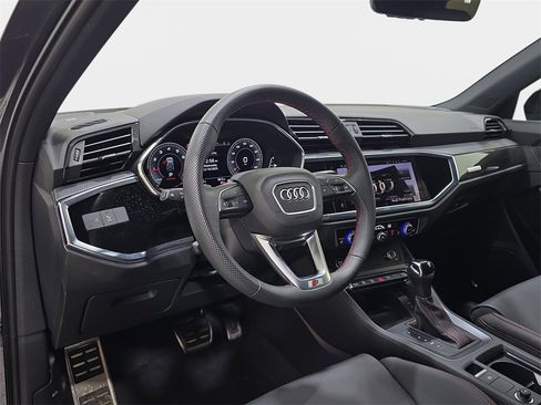 Used 2025 Audi Q3 2.0T Premium Plus w/ Premium Plus Package image 19