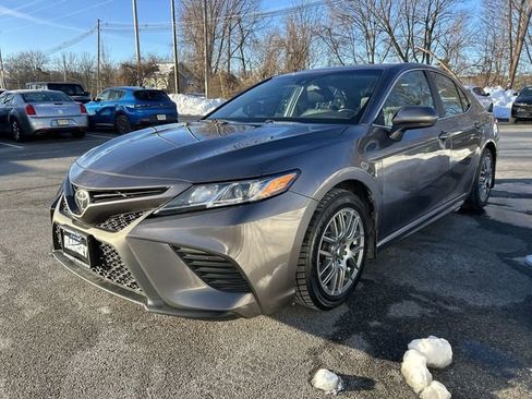 Used 2020 Toyota Camry SE image 4