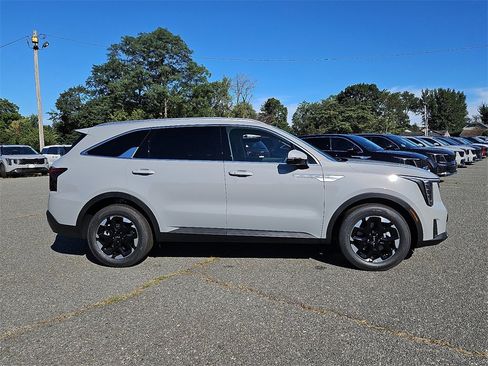 New 2026 Kia Sorento S image 6