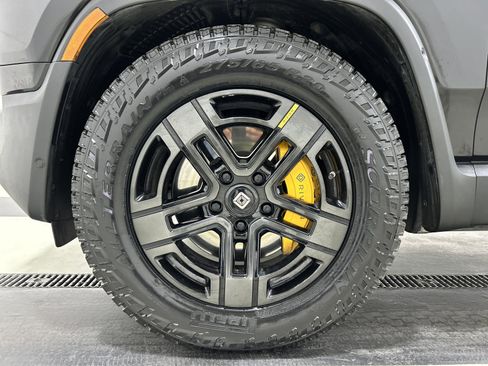 Used 2022 Rivian R1S Launch Edition image 9