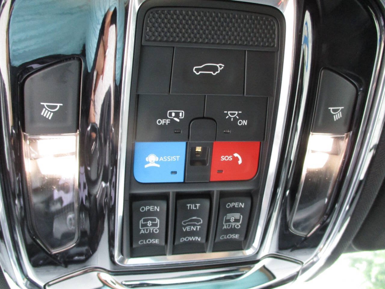 Used 2023 Jeep Grand Cherokee Overland AWD/4WD image 20