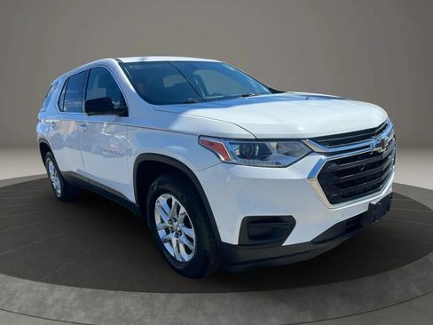 Used 2019 Chevrolet Traverse LS FWD image 2