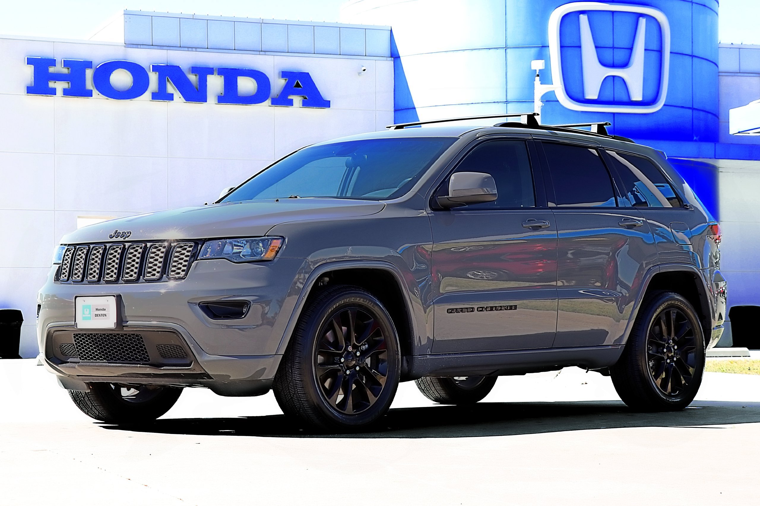Used 2021 Jeep Grand Cherokee Laredo X RWD image 1